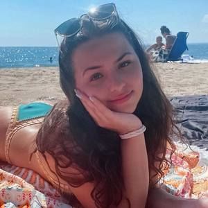 Meet your Posher, Emanuela